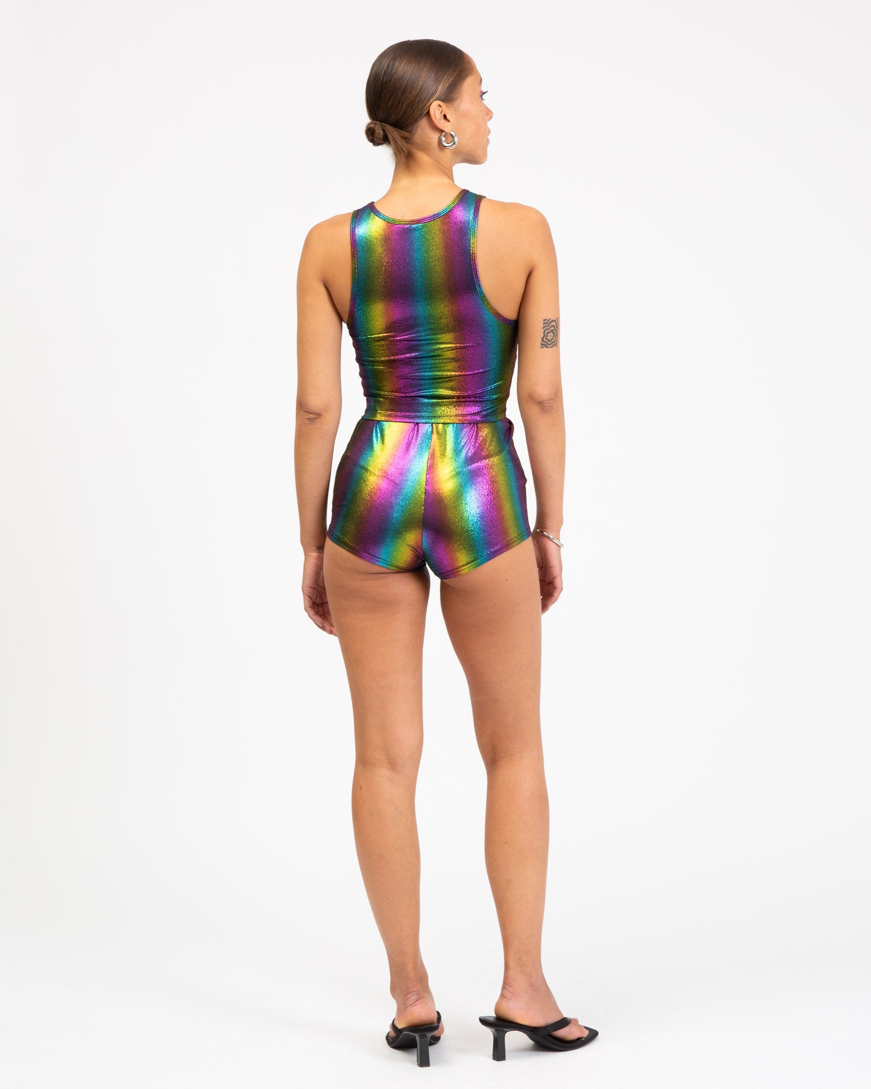 Schimmernde Shorts in bunten Farben