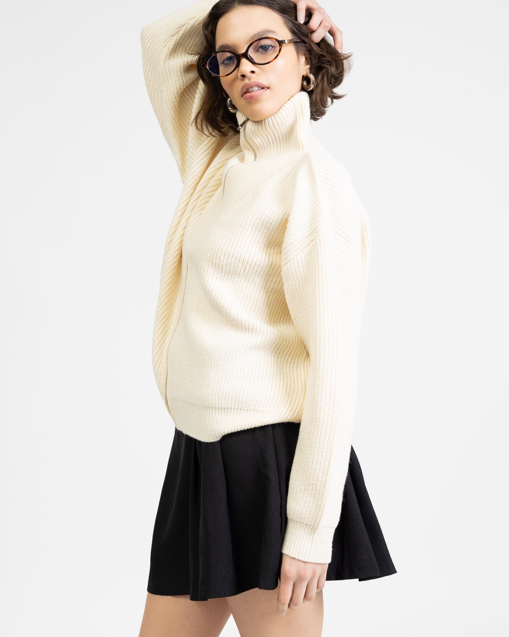 Strickjacke mit hohem Kragen