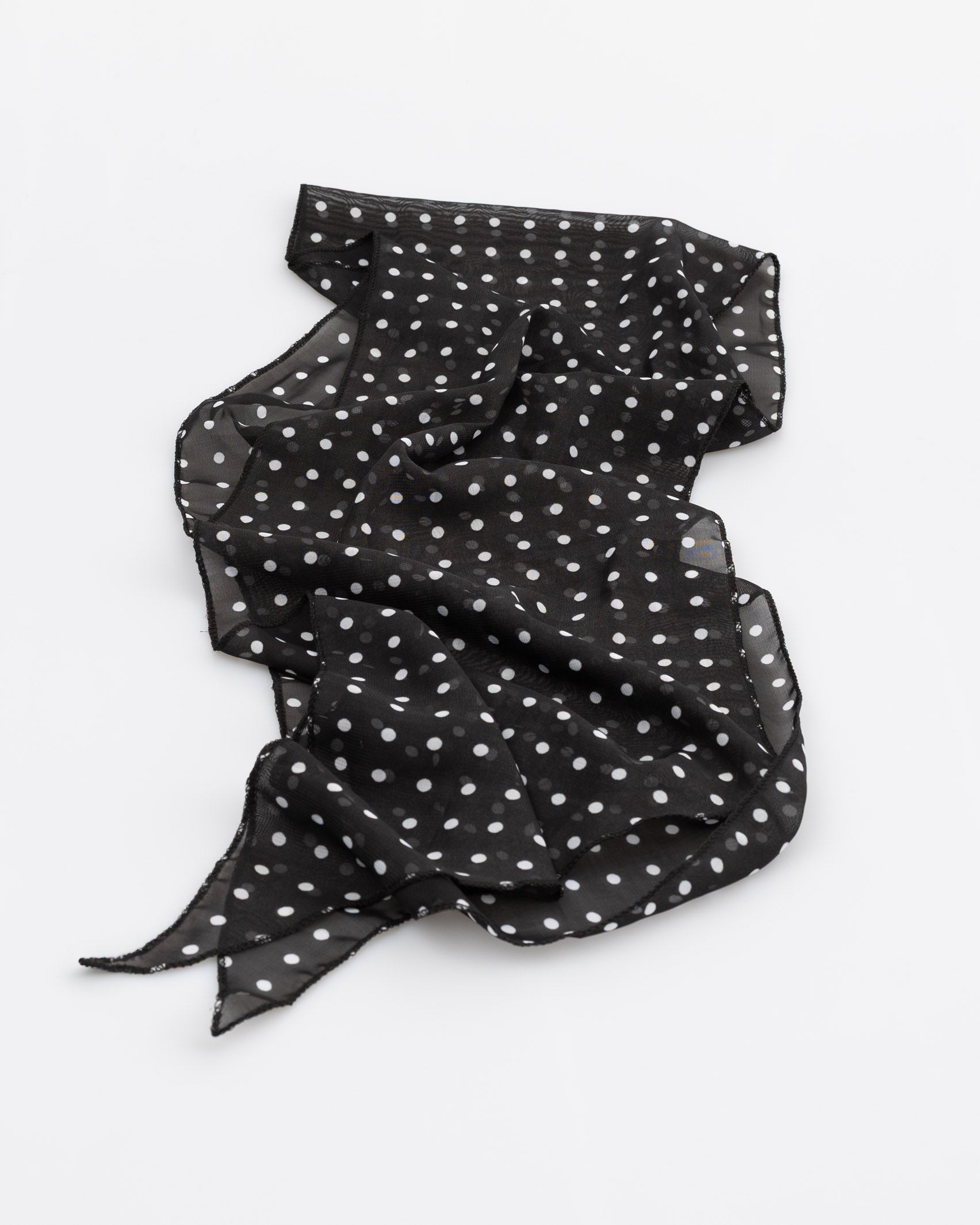 Schmales Tuch mit Polkadots