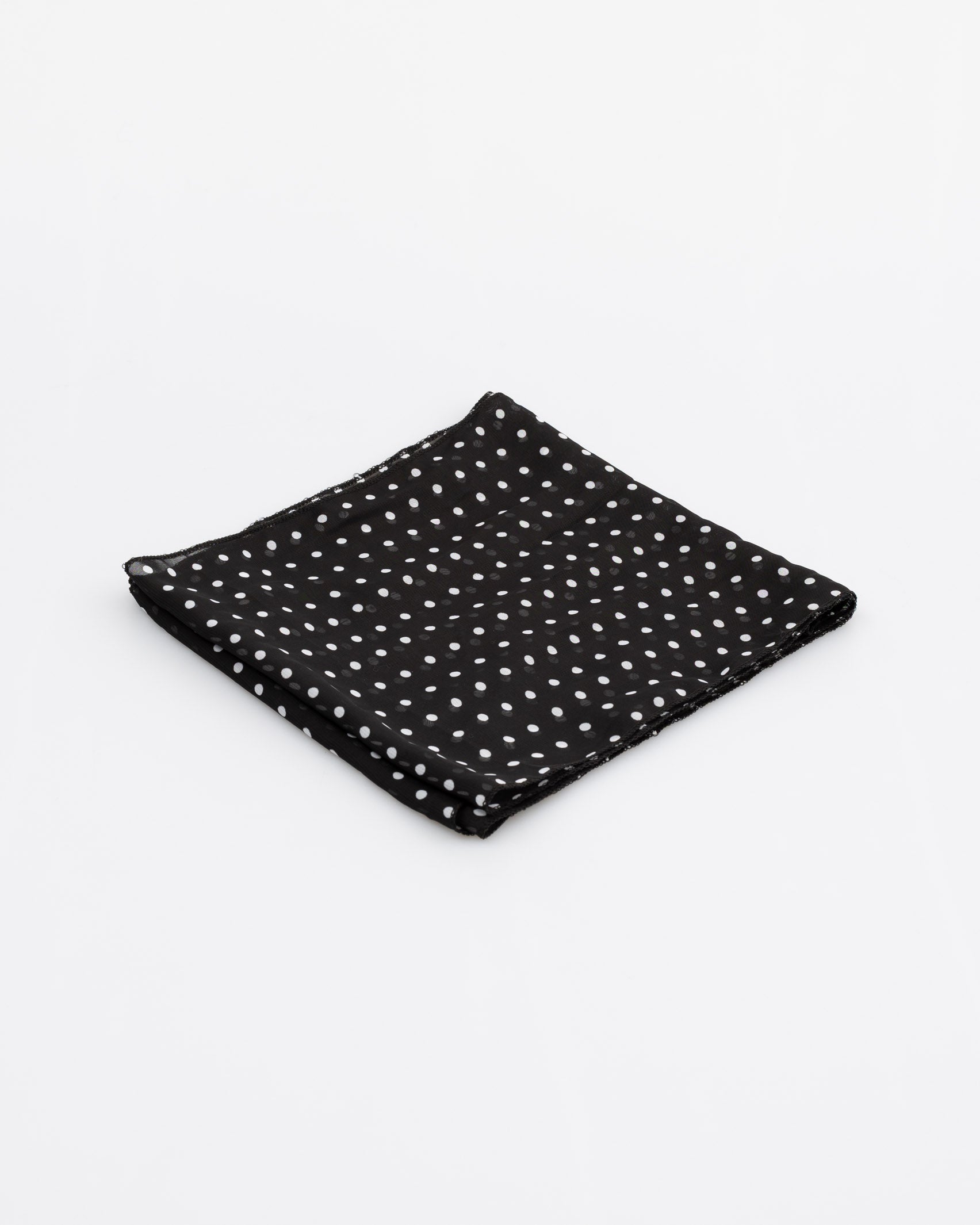 Schmales Tuch mit Polkadots
