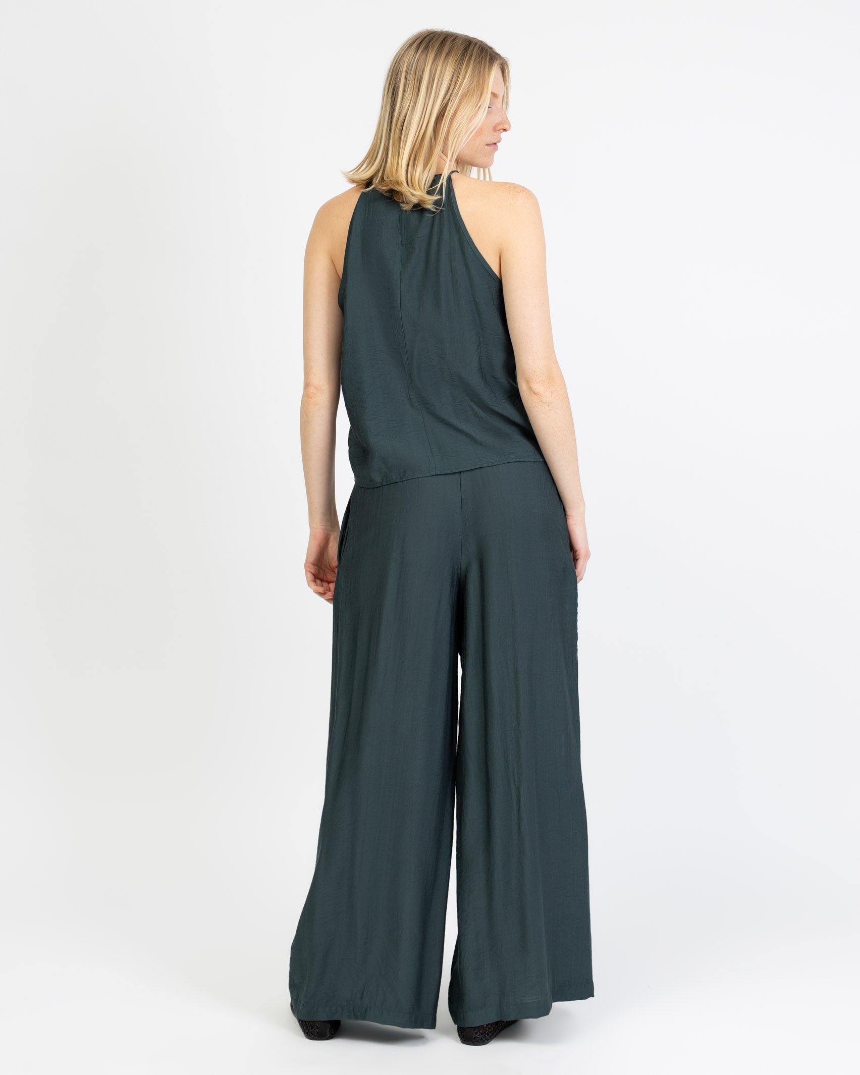 Lockere Stoffhose mit weitem Bein
