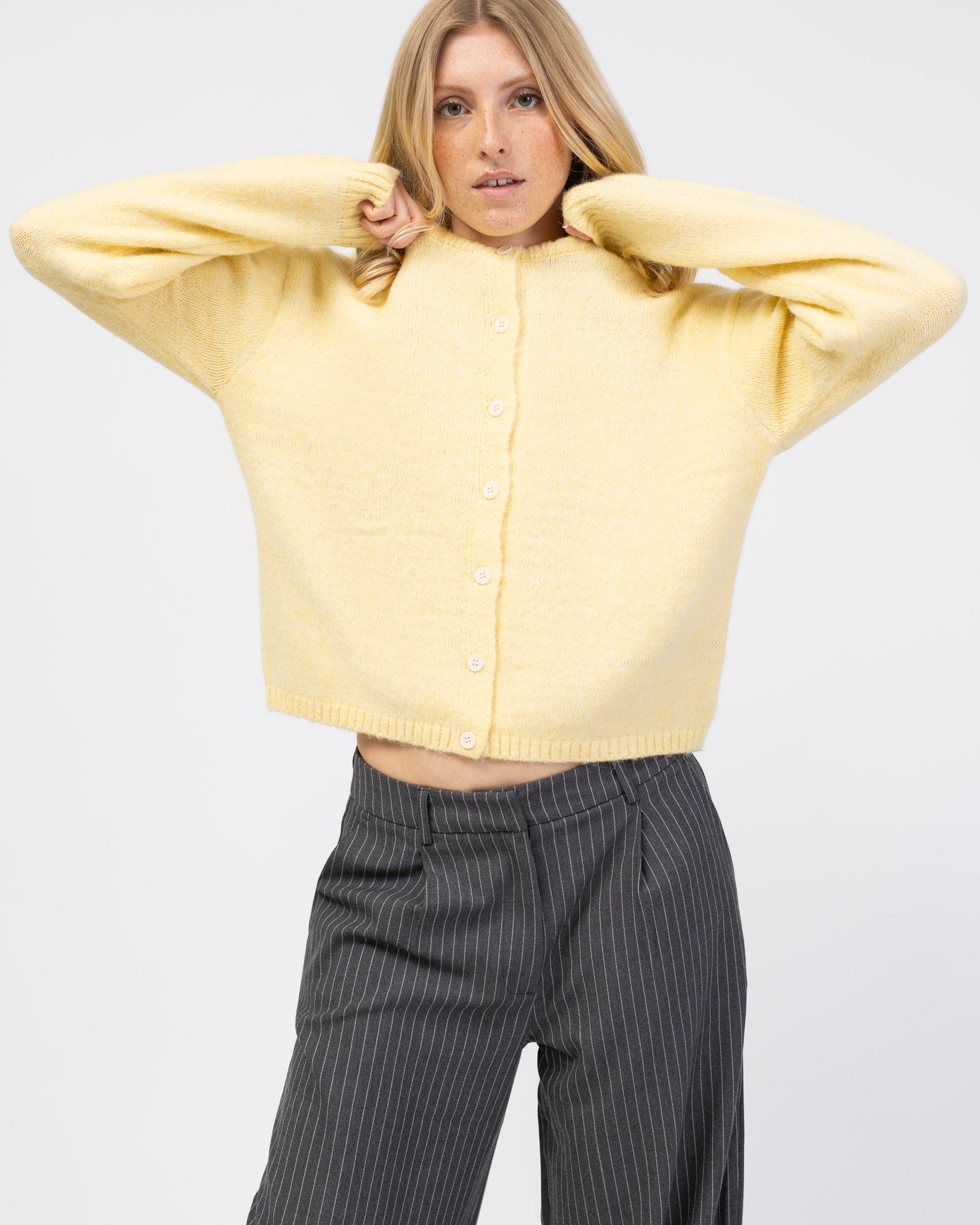 Strickjacke mit Rundhalsausschnitt von vorne