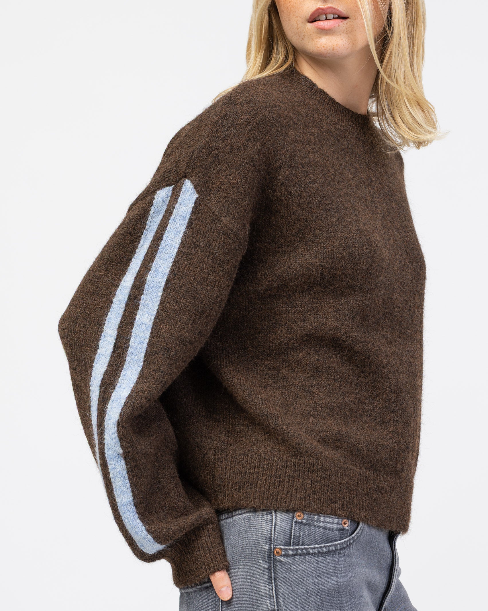 Strickpullover mit Streifendetails in Detailanischt