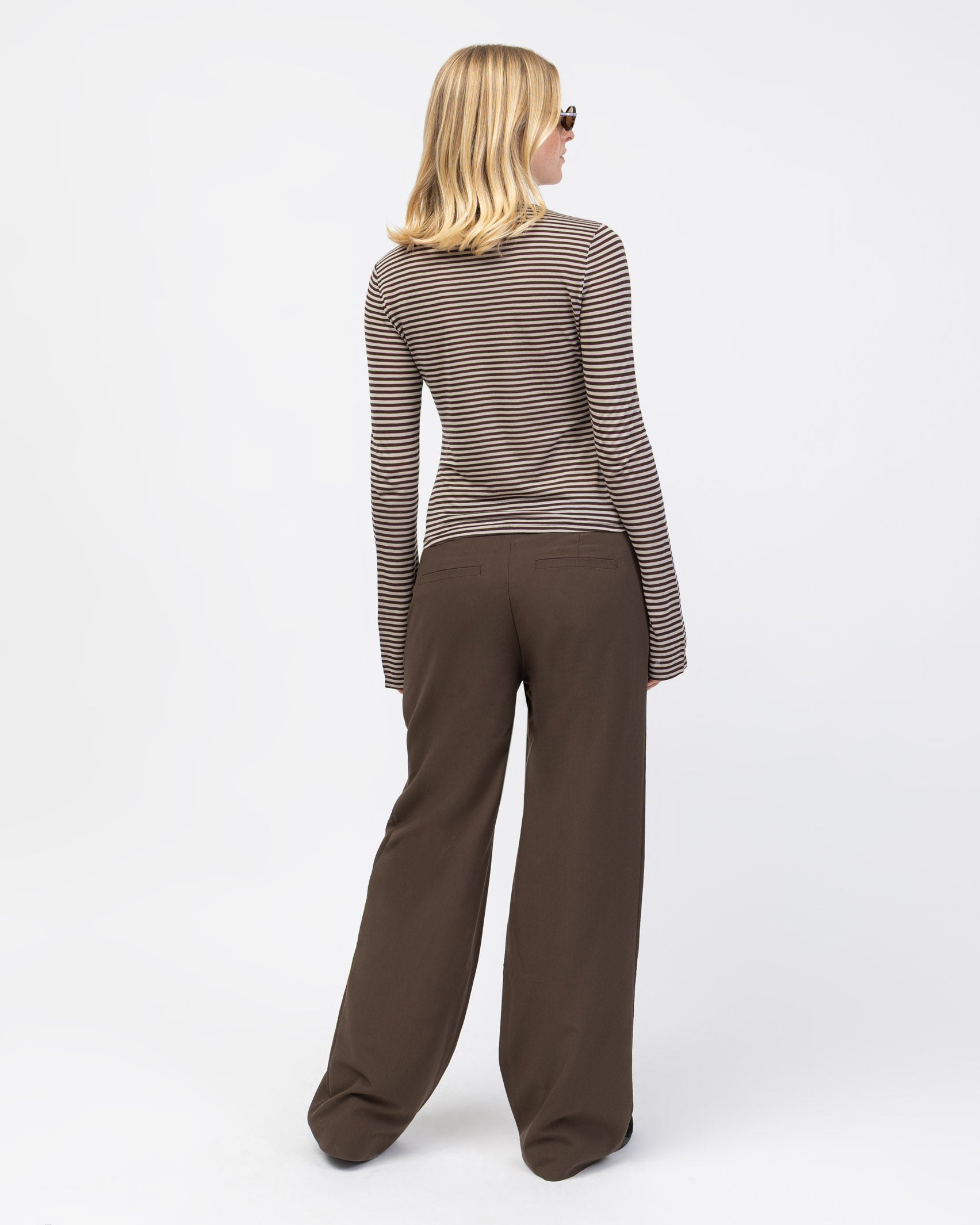 Gestreiftes Langarmshirt von hinten