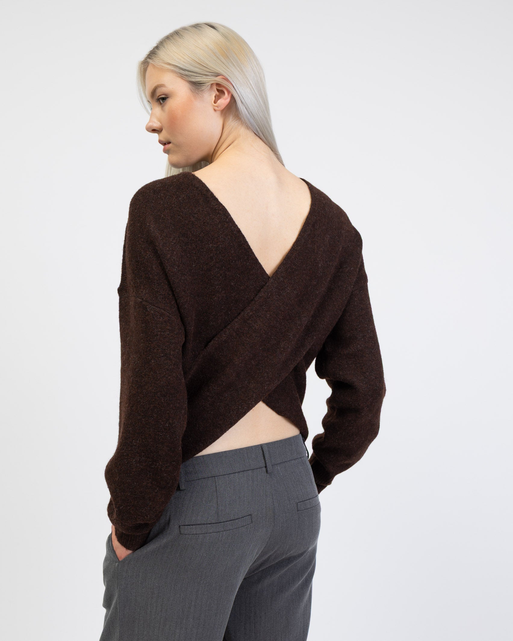 Wickelpullover mit V-Ausschnitt von hinten