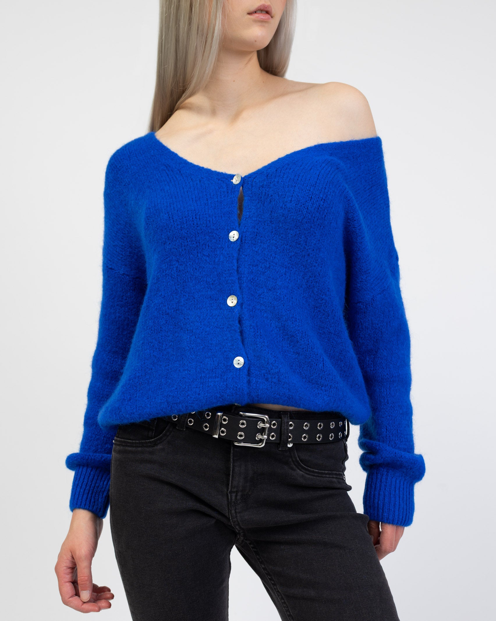 Strickjacke mit V-Ausschnitt im Detail