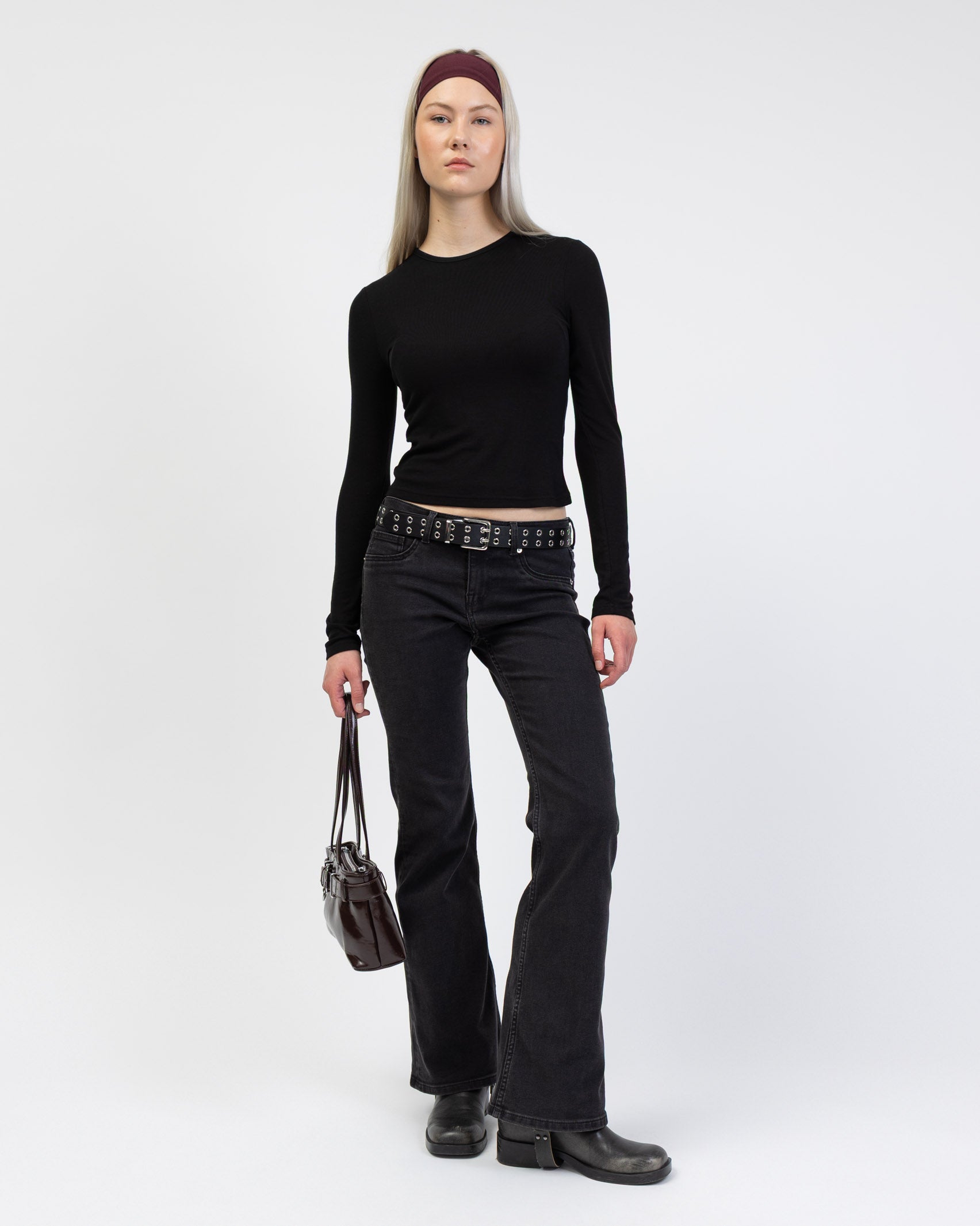 Langarmshirt mit Rundhalsausschnitt kombiniert mit Jeans