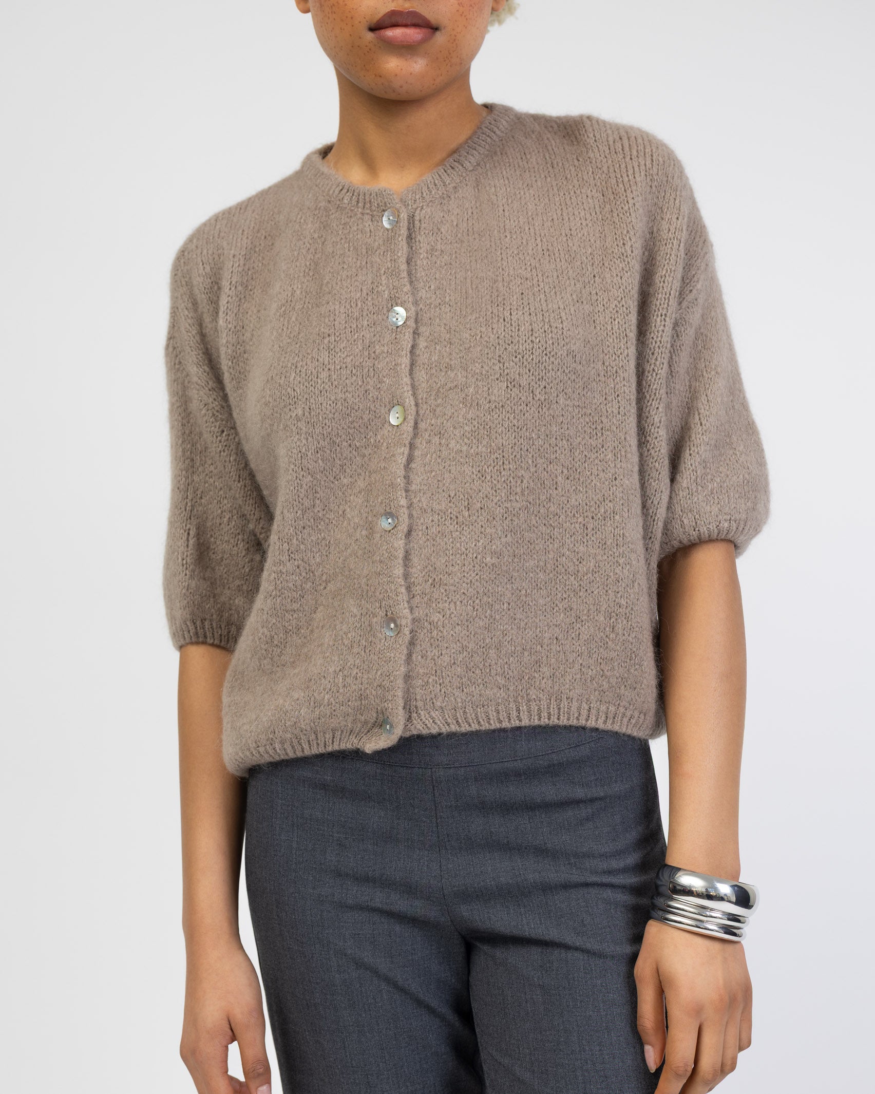Strickjacke mit kurzen Ärmeln