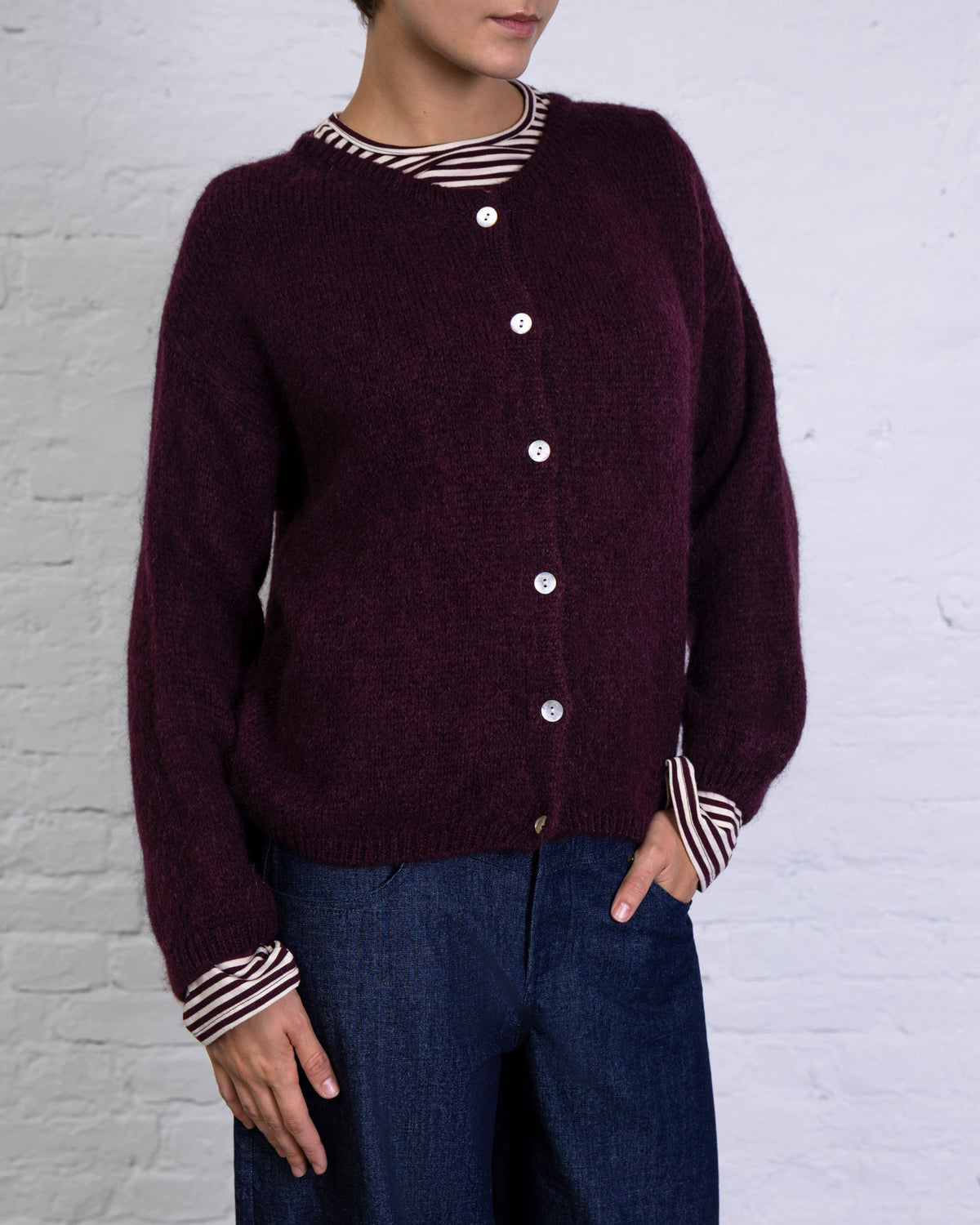 Weiche einfarbige Strickjacke