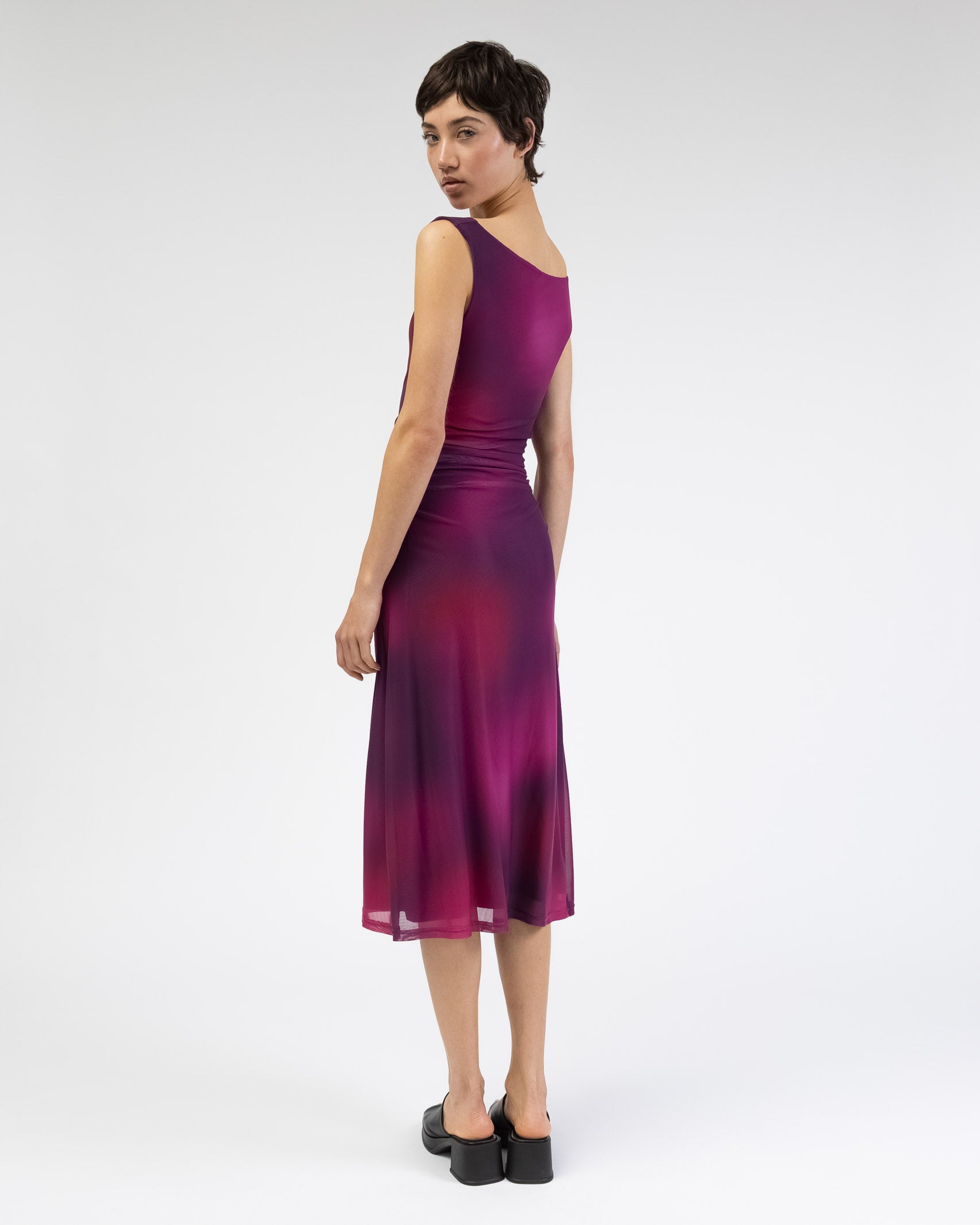 Mesh Kleid mit Raffung und lila Farbverlauf
