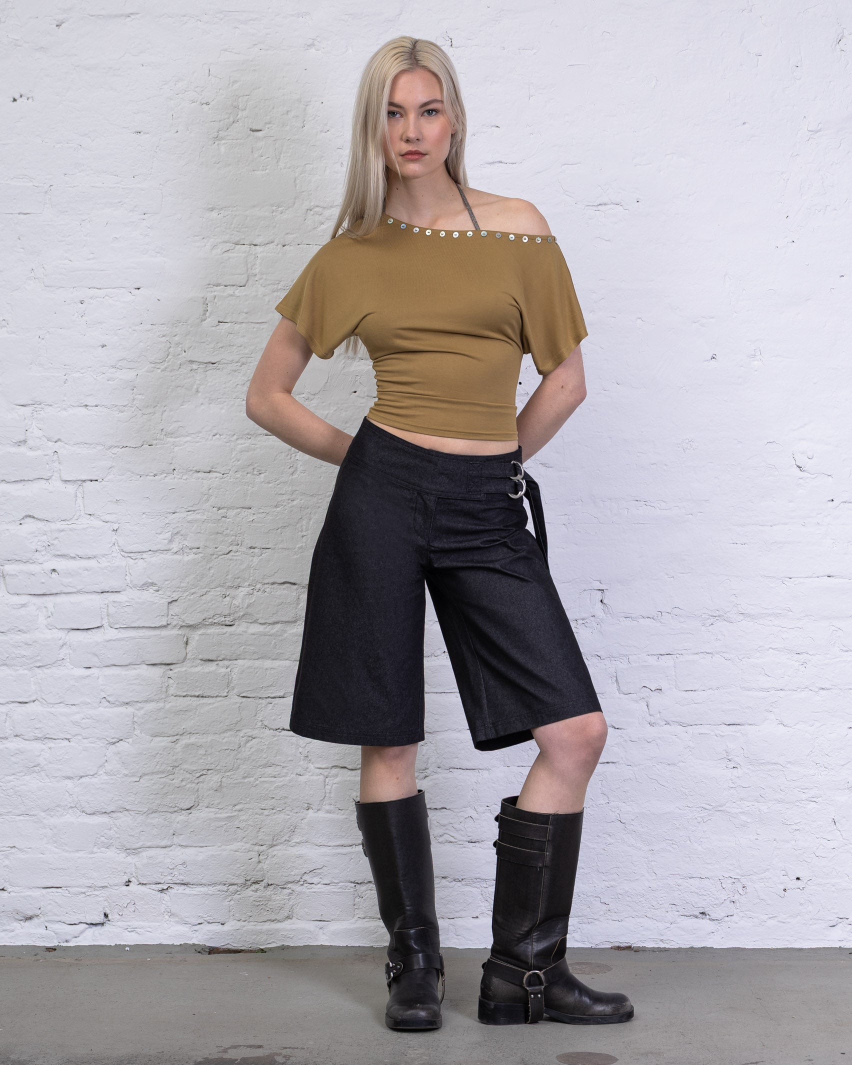Shorts mit Schnallendetails