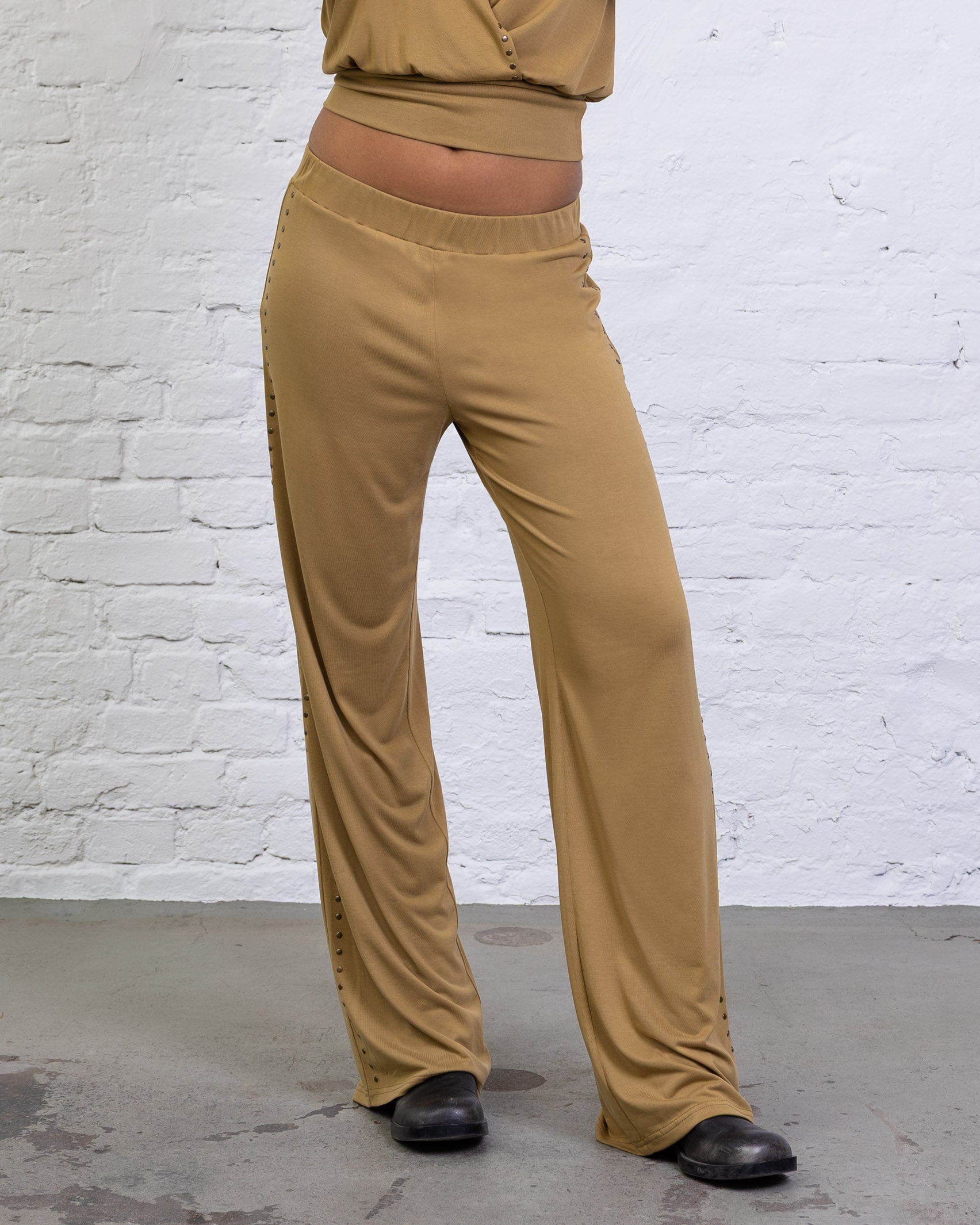 Lockere Hose mit elastischem Bund