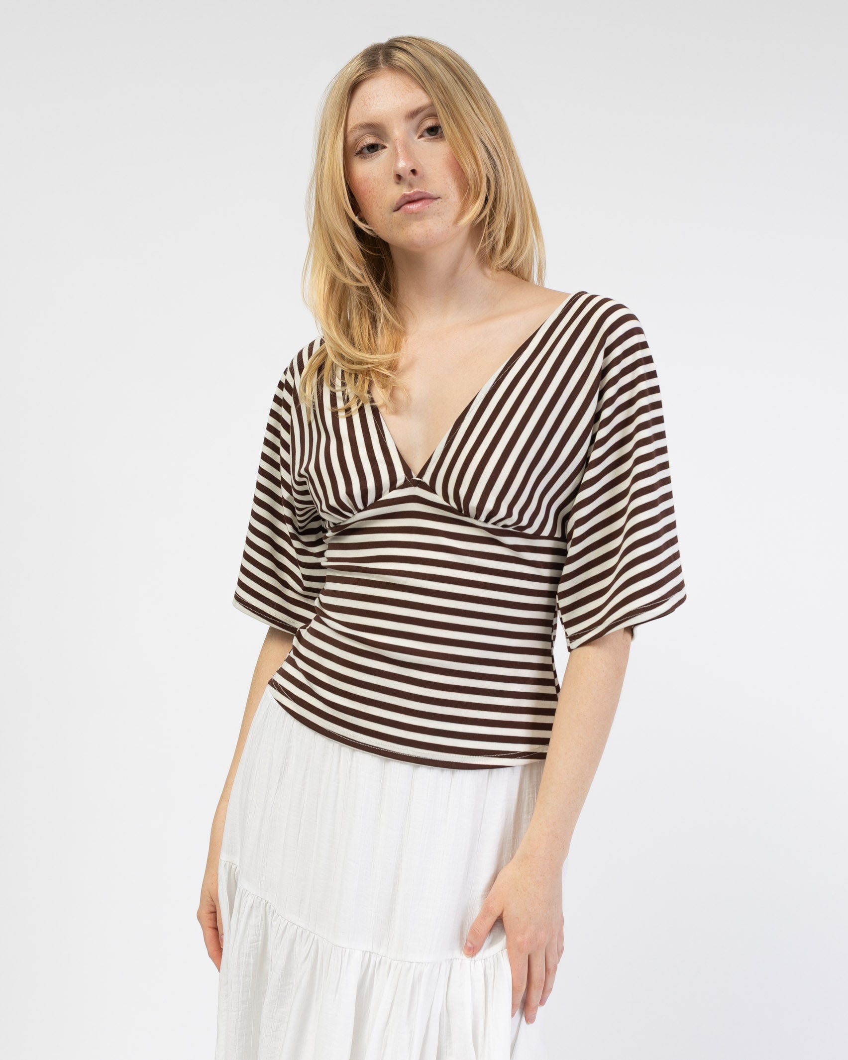 Gestreiftes T-Shirt mit Rückendetail