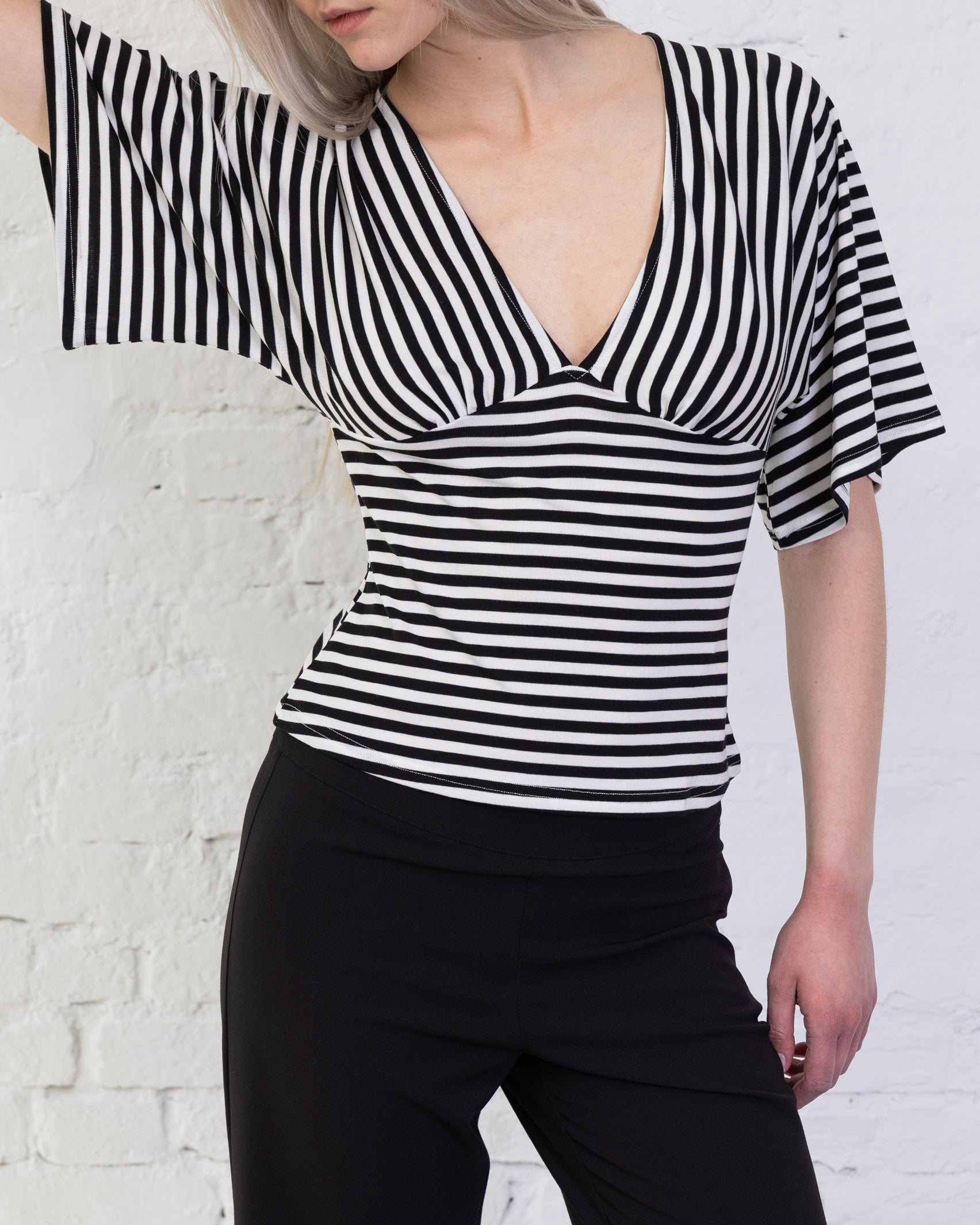 Gestreiftes T-Shirt mit Rückendetail