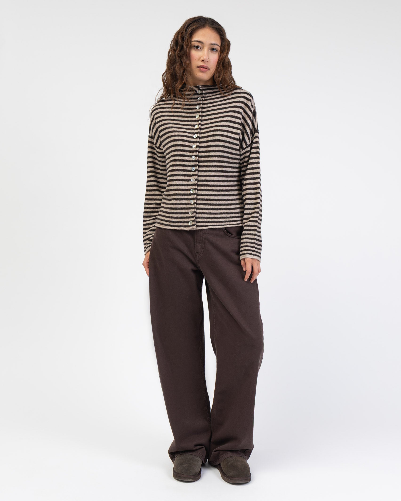 Gestreifte Strickjacke mit Stehkragen