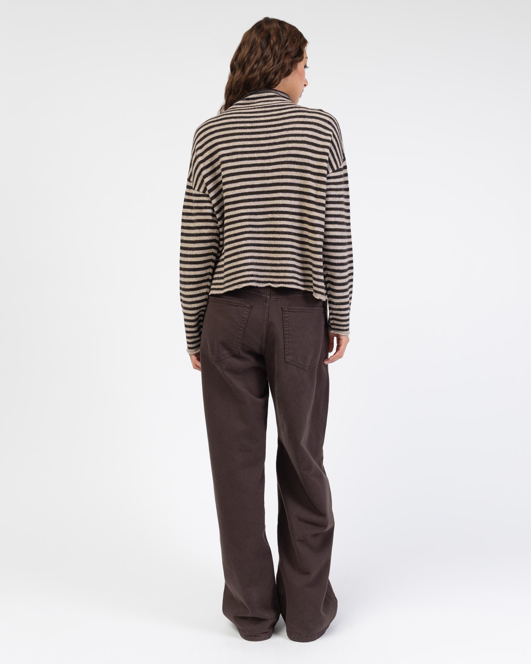 Gestreifte Strickjacke mit Stehkragen