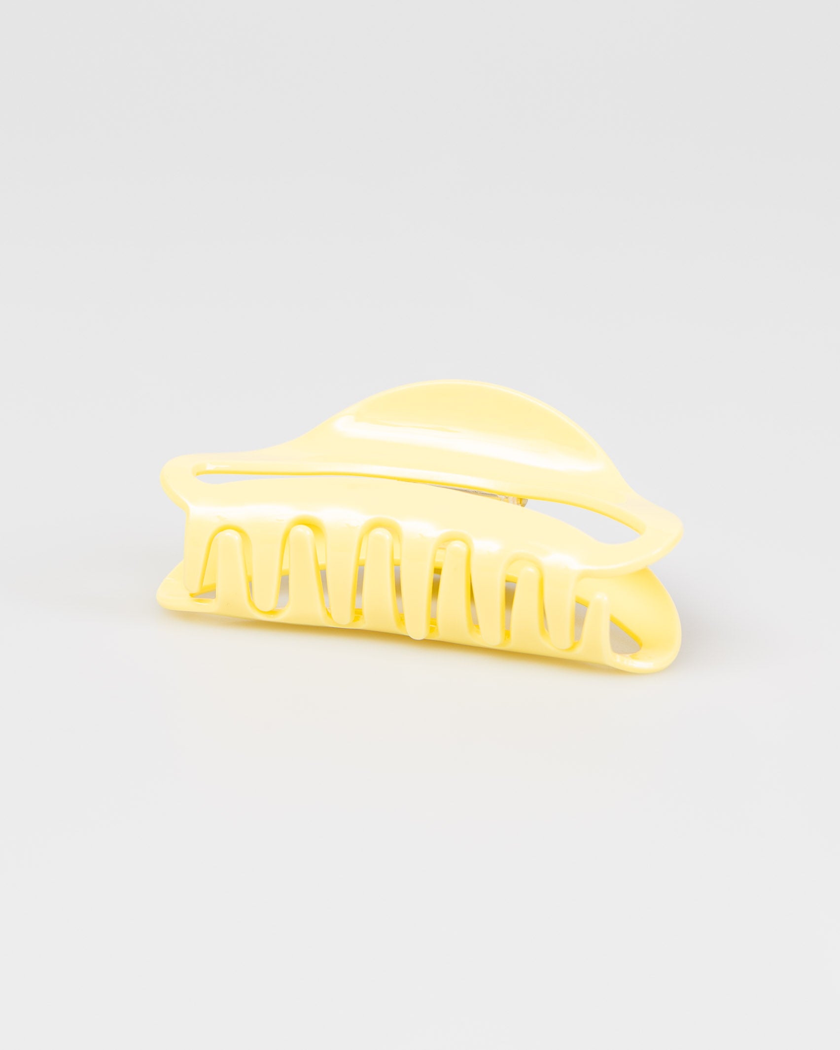 Organisch geformter Haarclip in Gelb