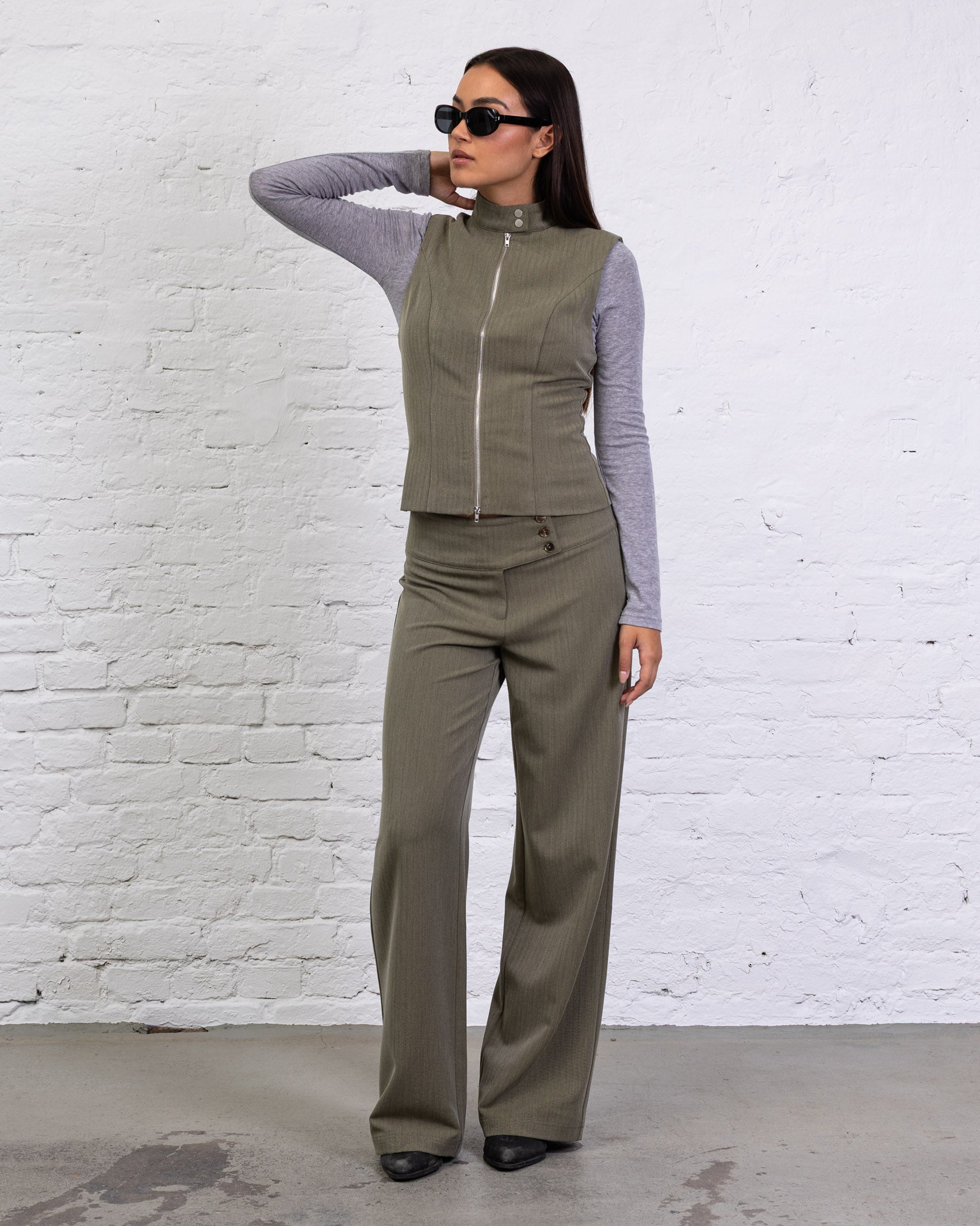 Stoffhose mit weitem Bund