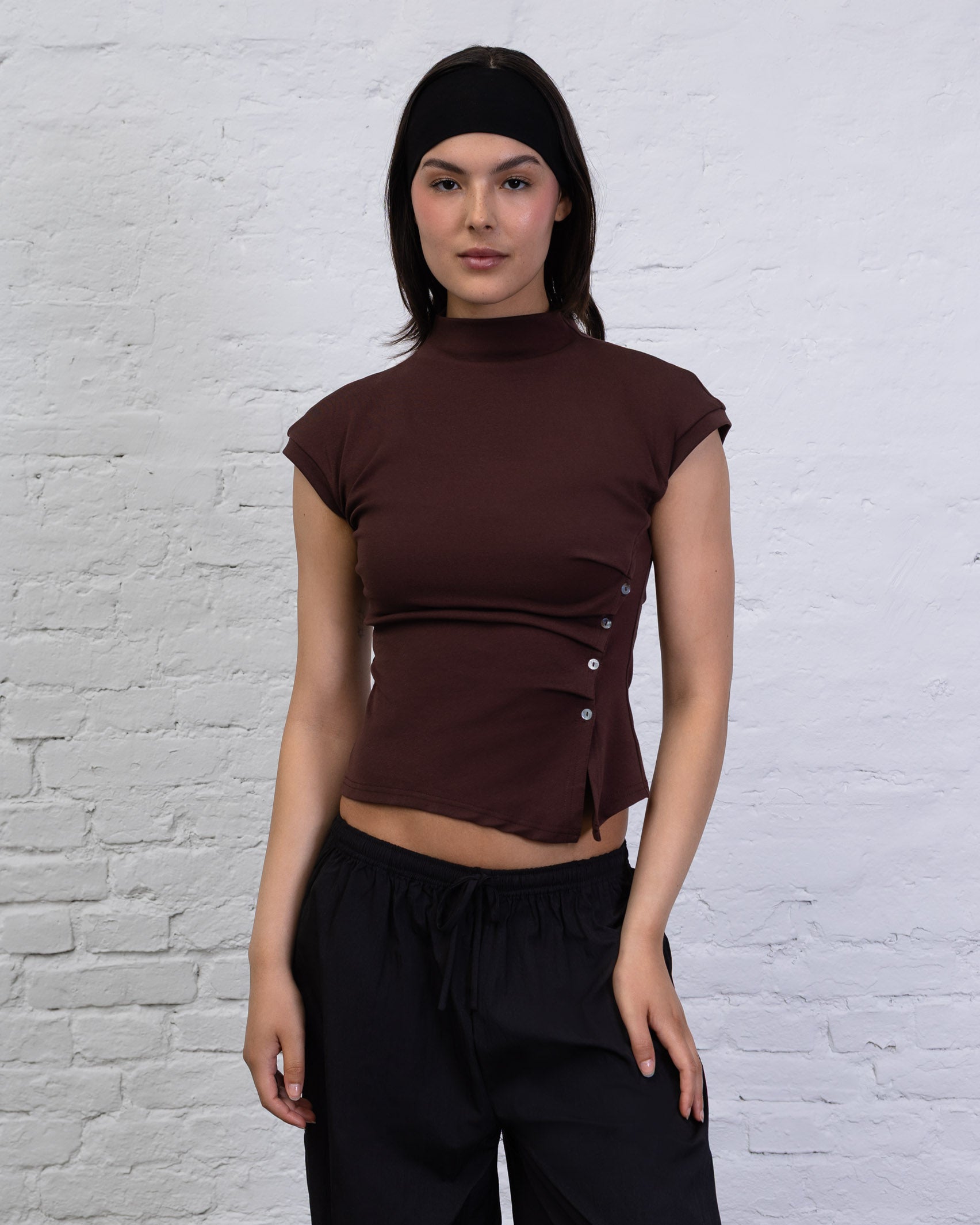 Asymmetrisches Shirt mit Knöpfen