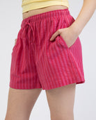 Pink Rot gestreifte Shorts