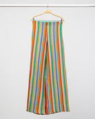 Bunte Hose in Häkeloptik