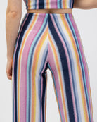 Bunte Hose in Häkeloptik