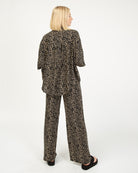 Weite Kurzarm Bluse mit gecracktem Muster