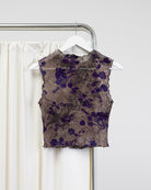 Mesh Top mit samtigen Blumenprint