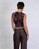 Mesh Top mit samtigem Blumenprint