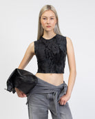Kurzes Top mit Samtdetails