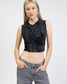 Kurzes Top mit Samtdetails