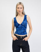 V-Neck Top mit Blumenprint aus Samt