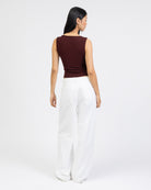 Basic Top mit V-Ausschnitt von hinten