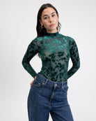 Body mit Blätter Print aus Samt