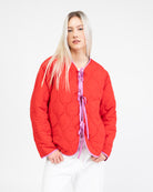 Gesteppte Jacke mit Schleifenverschluss