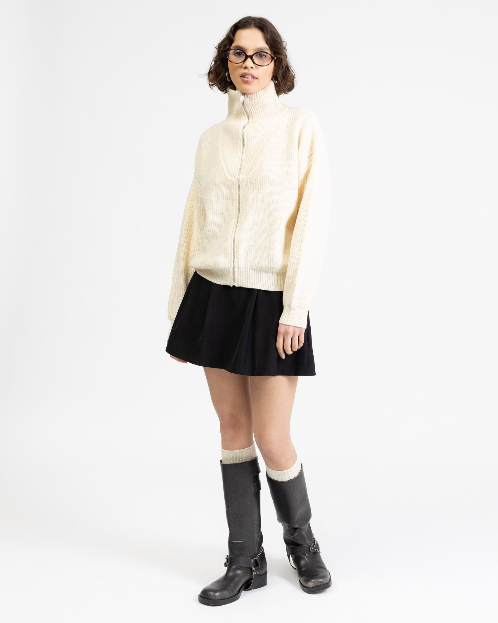 Strickjacke mit hohem Kragen
