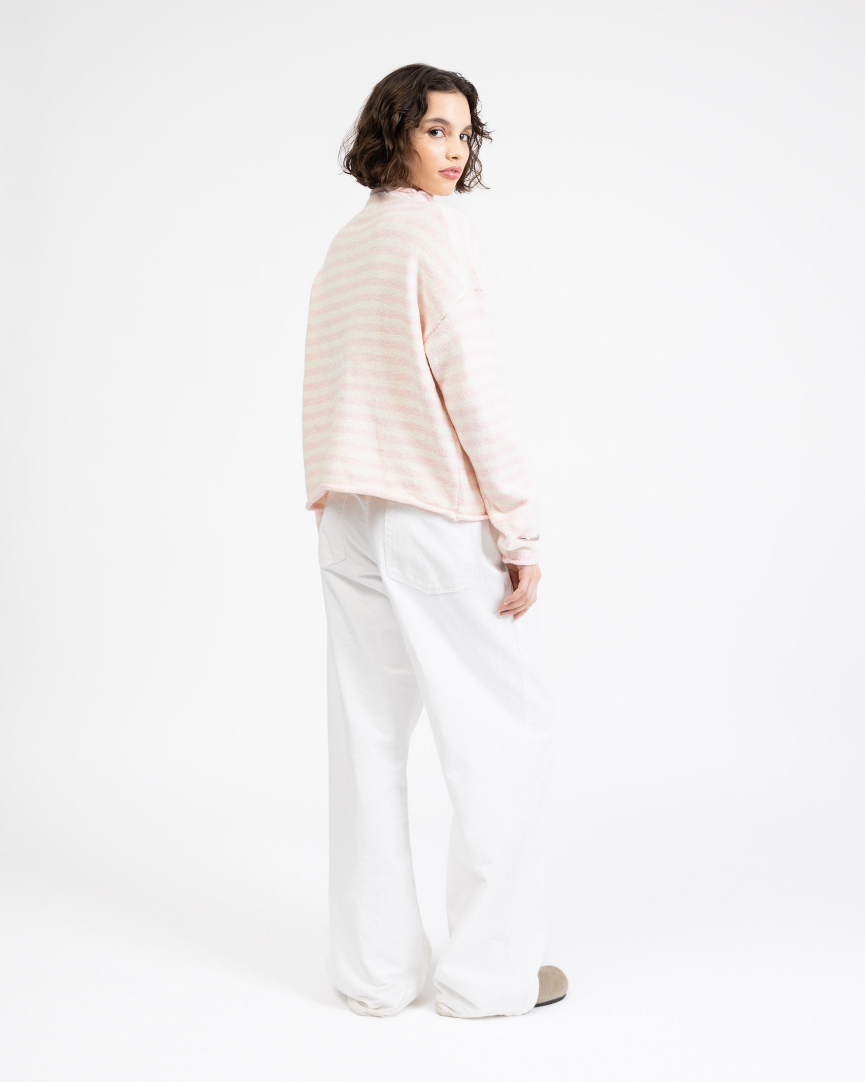 Weite gestreifte Strickjacke