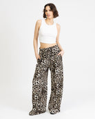 Weite Hose mit Leoprint