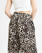 Weite Hose mit Leoprint