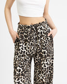 Weite Hose mit Leoprint