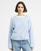 Strickjacke mit Kontrastnähten