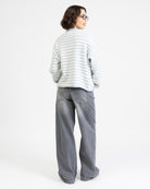 Weite gestreifte Strickjacke