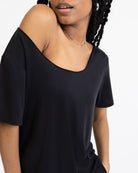 Weiches schulterfreies T-Shirt