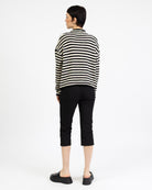Weite gestreifte Strickjacke