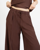 Lockere Stoffhose mit weitem Bein