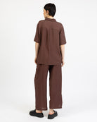 Lockere Stoffhose mit weitem Bein