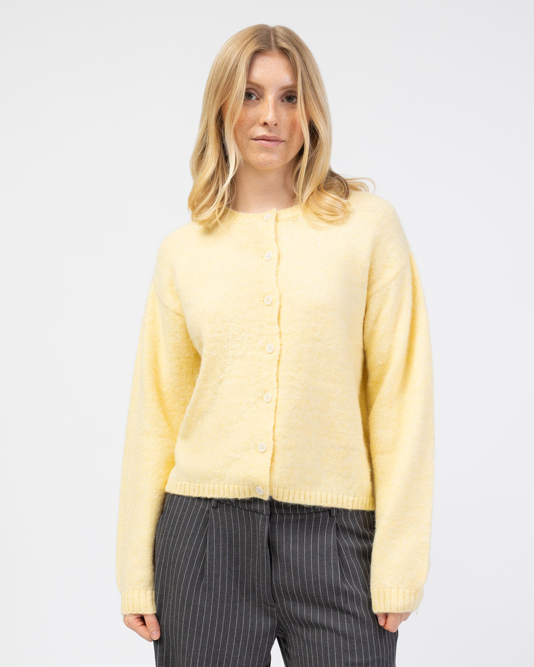 Strickjacke mit Rundhalsausschnitt von vorne