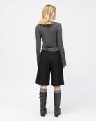 Gestreiftes Langarmshirt mit Rundhalsauschnitt von hinten