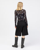 Langarm Mesh Shirt mit hellen Muster on hinten