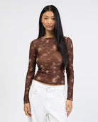 Langarm Mesh Shirt mit abstrakten Muster von vorne